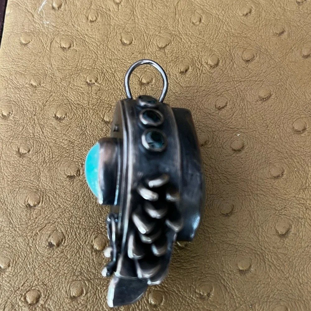 Handcrafted one of a kind Silver and Opal chrysoprase treasure box pendant - Picture 5 of 9